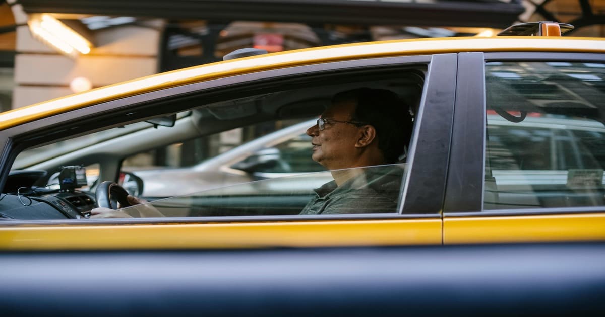 Optimiser ses Revenus en Tant que Chauffeur de Taxi et VTC – Regards de Terrain, Conseils et Astuces pour 2025